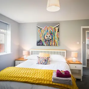 hunters-lodge-exeter.cardiffhotelswales.com/